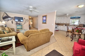 205 Norton St Pier View Oak-large-004-004-Living RoomKitchen-1500x993-72dpi