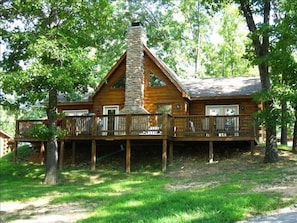 Back of Log Cabin Facing Frisbee-Golf Course!