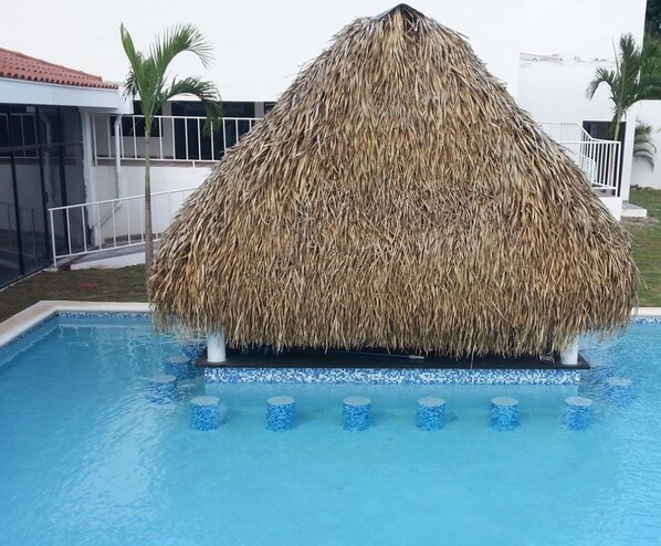 Swim-up bar