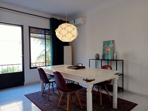 diningarea with airconditioning for heating or cooling