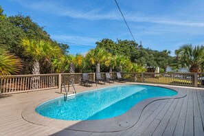 Private pool! (Can not be heated)
