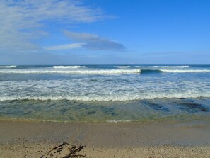 Your ocean right in front of your cabina for swimming, fishing or beach relax