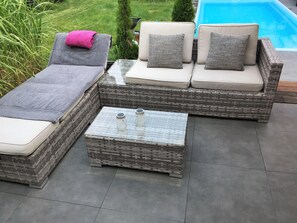 Terrasse mit Sitzgelegenheit