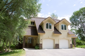 Front view of the townhomes. Each one is available for rent with its own garage 