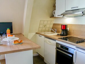 Spüle, Cabinetry, Eigentum, Countertop, Gebäude, Küchengerät, Sinken, Küche, Herd, Haushaltsgerät