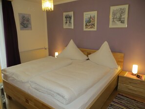 Ferienwohnung Hochfelln 80 qm, 2 Terrassen, Küche, 2 Schlafzimmer, Wohnz., WLAN-Schlafzimmer