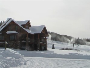 Enjoying skiing-in/out of this home from the Gold Link Lift!
