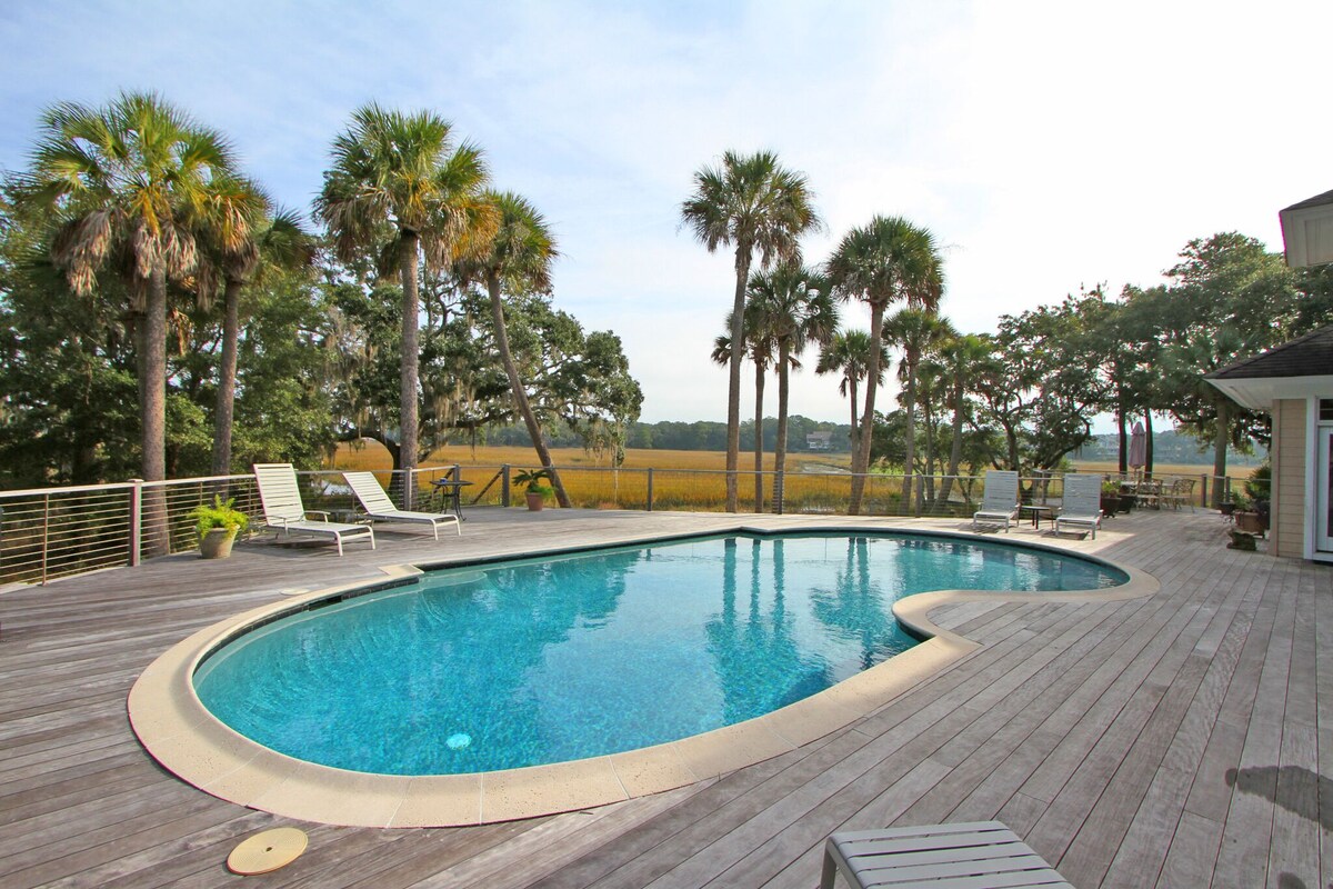 Huge 4 Bedroom Home – Private Pool & Spectacular Views