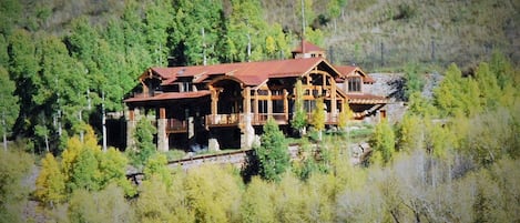 Exclusive Telluride mountain home, perfect for weddings, holidays and festivals!