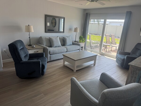 Welcome!
We hope you enjoy our home and beautiful Siesta Key.