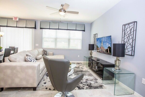 Modern Living Room W 55 inc Smart TV 