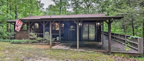 Book your Nantahala escape to this 3-bed, 2-bath vacation rental cabin!