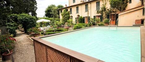 The private pool of the villa