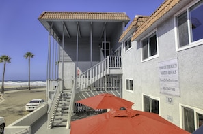 20 steps to the beach and beach access