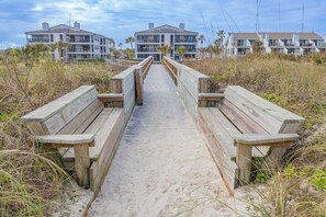 Direct Oceanfront Complex