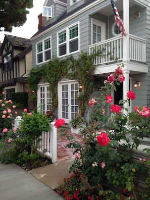 Beautiful landscaping with flowers always current to the season!