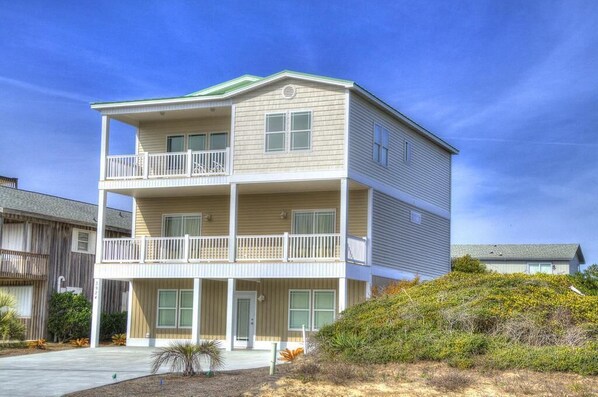 Front of Home-020-020-1500x994