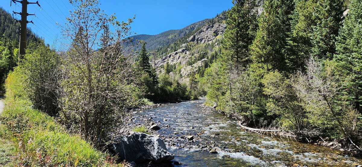 Centrally located to all Summit County winter and summer attractions!