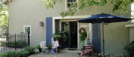 Entry to the Carriage House.