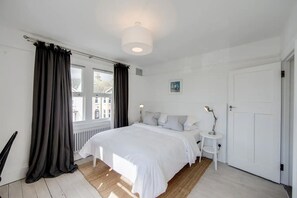 Master King Size Bedroom with Double Aspect Sash Windows