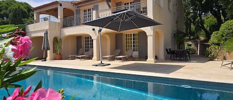 Warm welcome at Villa 'Savoir Vivre'