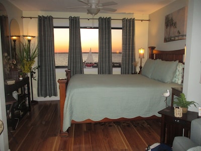 Romantic condo for 2 on Santa Rosa Island-waterfront view, pool, fishing pier!