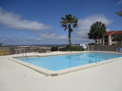 Romantic condo for 2 on Santa Rosa Island-waterfront view, pool, fishing pier!