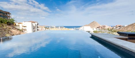 New Pool with great Views of the city,This pool/spa has jets like a hot tub.