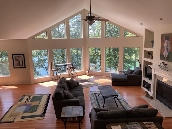 Great room with view of Alpine lake