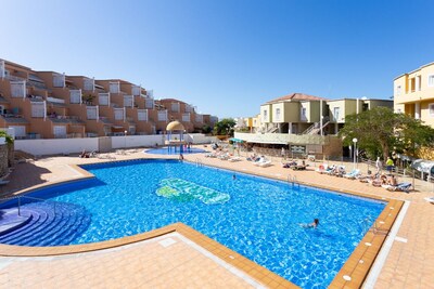 MODERN AND LUMINOUS APARTMENT IN COSTA ADEJE, WITH DIRECT ACCESS TO THE POOL.