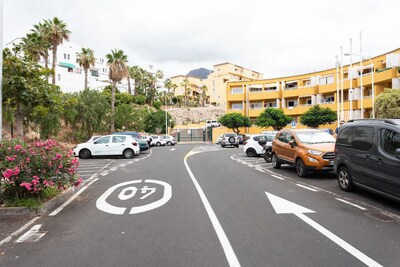 MODERN AND LUMINOUS APARTMENT IN COSTA ADEJE, WITH DIRECT ACCESS TO THE POOL.