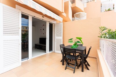 MODERN AND LUMINOUS APARTMENT IN COSTA ADEJE, WITH DIRECT ACCESS TO THE POOL.