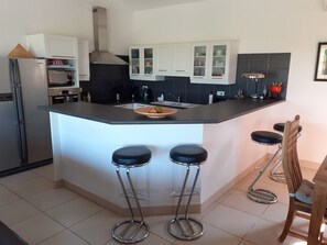 Kitchen/ breakfast bar