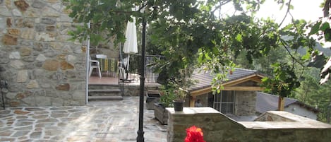 Maisons cévenoles : murs et terrasses en lauzes