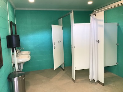 Large Retreat for up to 150 people, sleeps 84