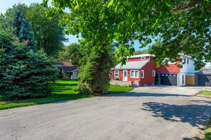 Front of house and driveway