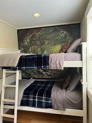 #2 bedroom (bunk beds)