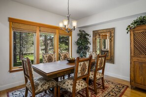 Dining Room Table: Pinyon Creek Upscale Vacation Retreat