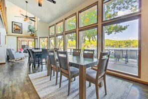 Dining Area | Dishware & Flatware Provided