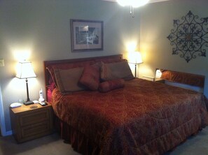 Master bedroom Adjustable dual king