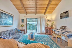 Living Room | Sleeper Sofa | Smart TV