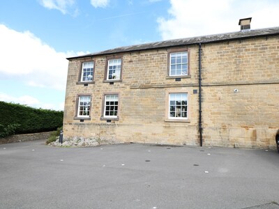 Castle Hill, BAKEWELL