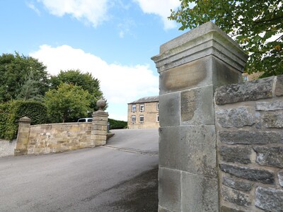 Castle Hill, BAKEWELL