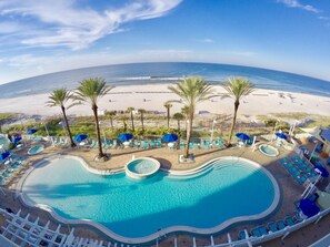 Zero entry pool~balcony View!!