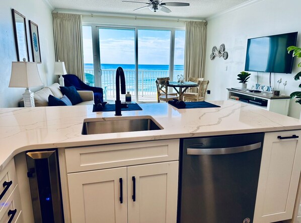 Fully equipped, newly remodeled kitchen. 