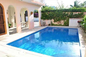 Ppol - Pool and lounge area