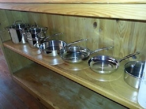 KITCHEN ISLAND, COOKWARE