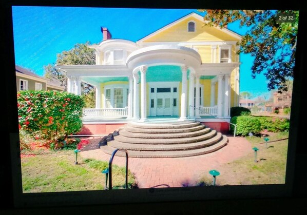 1895 Victorian Beauty in the Heart of the Historic District