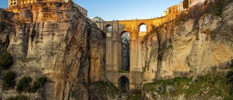 Visita perfecta: Ronda está a sólo 23km dEl Molino del Panadero.