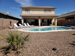 Nice big backyard to enjoy all day sun